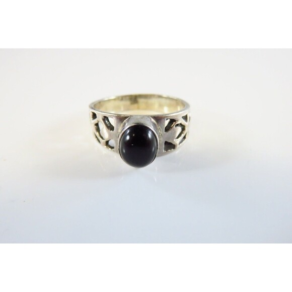 Vintage Oval Onyx Cabochon Solitaire Pierced Sterling Silver Ring Size 7.25 - Picture 5 of 11